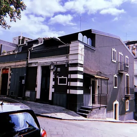 Casa Ferdinandea * Catánia